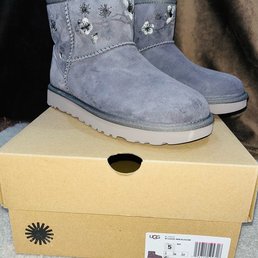 UGG boots W Classic Mini Blossom purple size 5